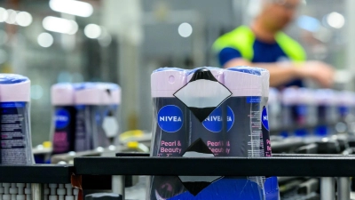 Zur Marke Nivea gehören etwa Deodorants. (Archivbild) (Foto: Hendrik Schmidt/dpa)