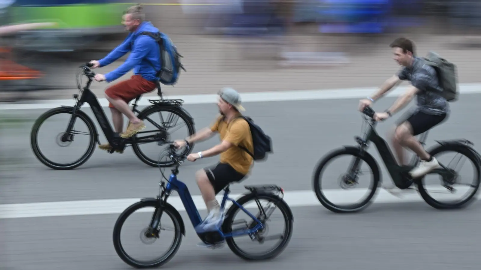 E-Bikes werden viel später verschrottet als es die Industrie angenommen hat. (Foto: Arne Dedert/dpa)