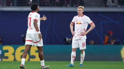 Leipzigs Nicolas Seiwald (r) ist geschockt nach dem Gegentreffer zum 1:1. (Foto: Jan Woitas/dpa)