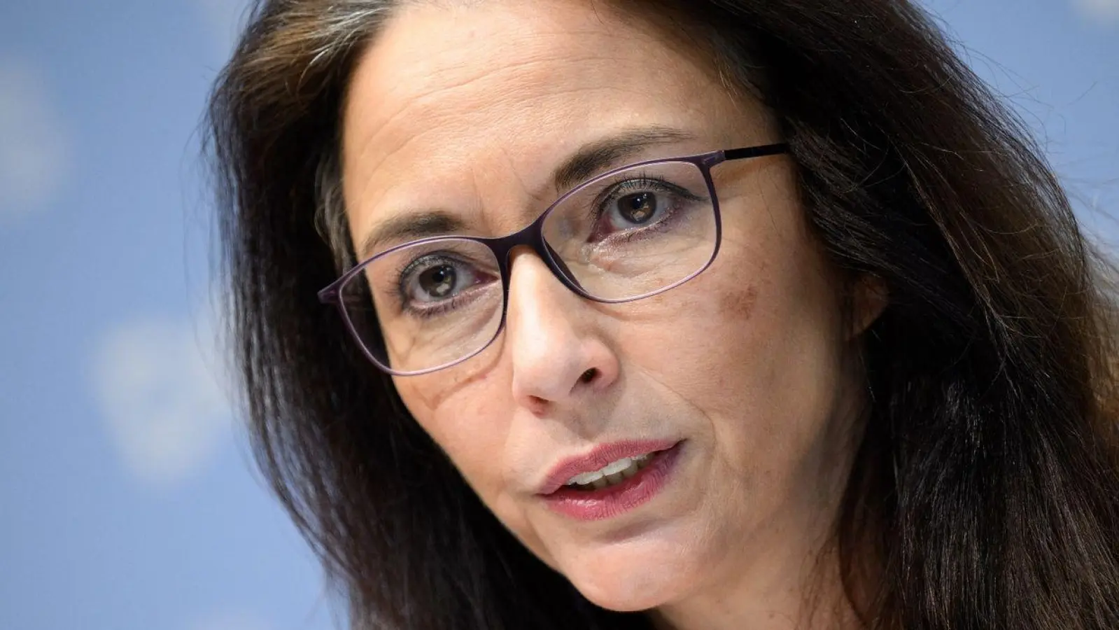 Yasmin Fahimi fordert, dass auch Beamte, Selbstständige und Politiker in die Rentenversicherung einzahlen müssen. (Foto: Bernd von Jutrczenka/dpa)