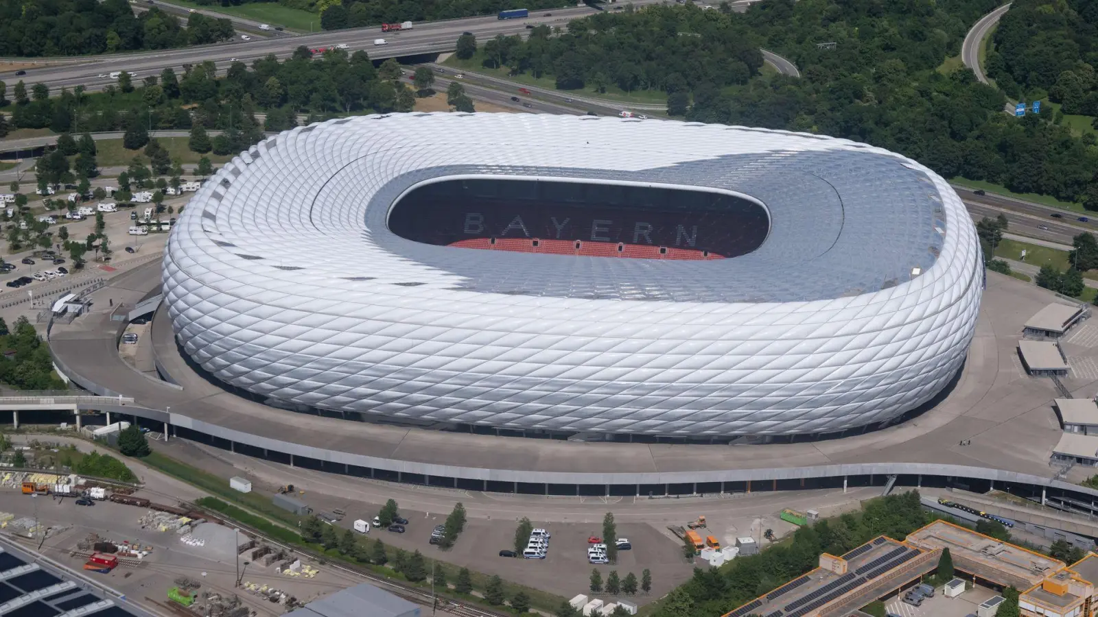 Bald Ziel von E-Lastwagen: die Allianz-Arena (Foto: Sven Hoppe/dpa)