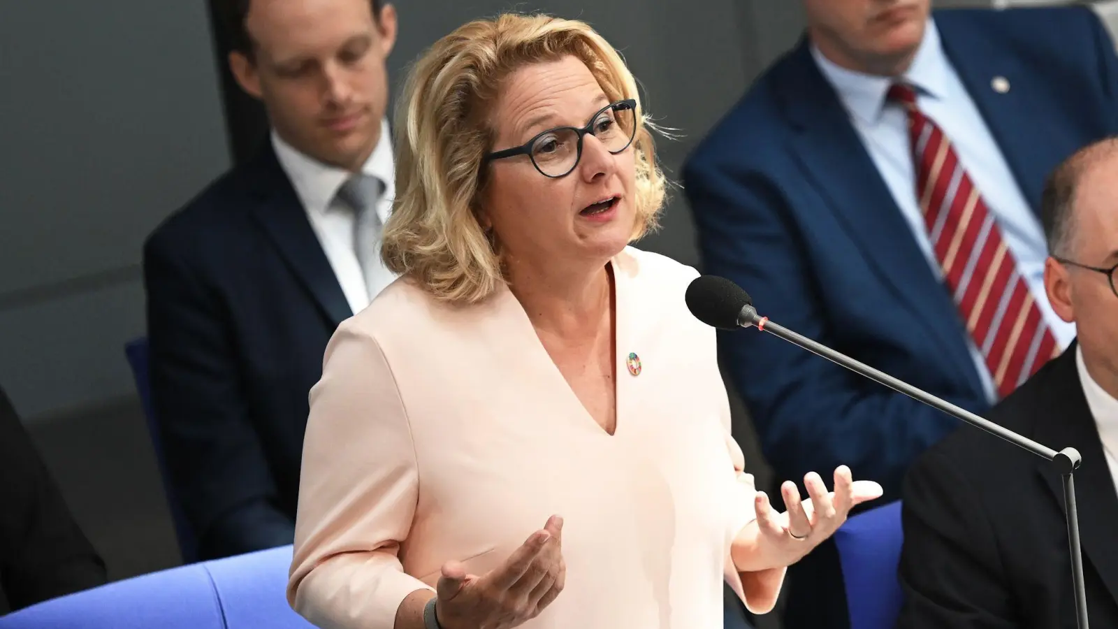 „Wir müssen Fluchtursachen bekämpfen, nicht Flüchtlinge. Niemand flieht freiwillig“, sagt Entwicklungsministerin Svenja Schulze. (Foto: Britta Pedersen/dpa)