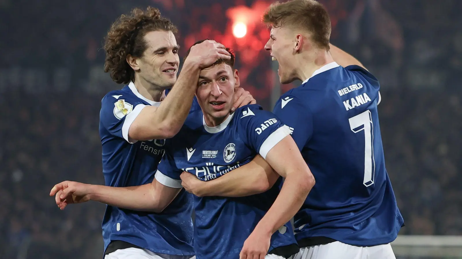 Marius Wörl (M) schoss Arminia Bielefeld mit 1:0 in Führung. (Foto: Friso Gentsch/dpa)