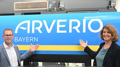 Fabian Amini (CEO Arverio) und Dr. Sabine Stock (Vorständin ÖBB Personenverkehr) stellten den neuen Namen und das neue Logo vor. (Foto: Arverio/Winfried Karg)