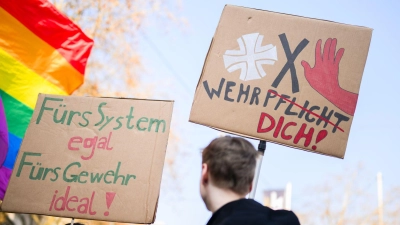 Müssen Jugendliche mit Konsequenzen rechnen, wenn sie während des Unterrichts oder der Arbeit an einem Streik teilnehmen? (Foto: Julian Stratenschulte/dpa/dpa-tmn)