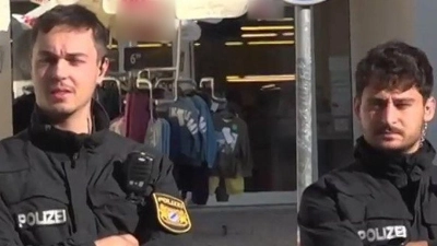 Die Attacke an einer Mittelschule in Friedberg hatte im Oktober 2025 einen größeren Polizeieinsatz ausgelöst. (Archivbild) (Foto: Jason Tschepljakow/dpa)