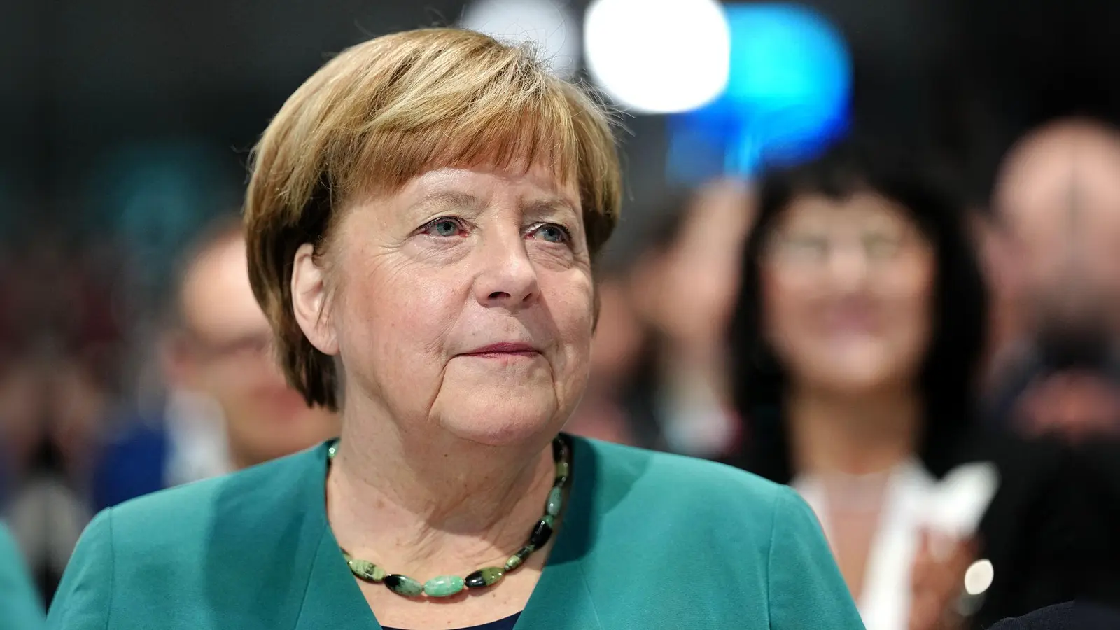 Angela Merkel wird in Augsburg mit dem Preis geehrt. (Archivbild) (Foto: Kay Nietfeld/dpa)