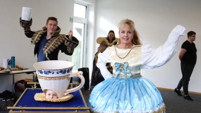 Die Kostüme sind in stundenlanger Handarbeit entstanden. (Foto: Antonia Müller)