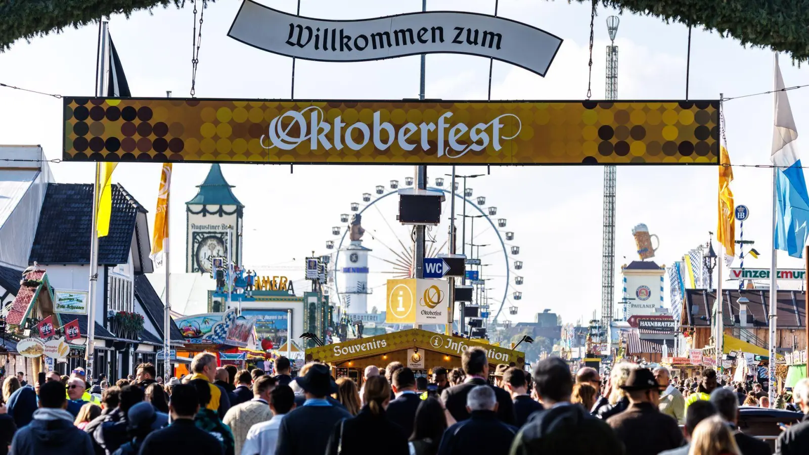 Auf dem Oktoberfest läuft der Betrieb mittlerweile wieder normal. (Foto: Matthias Balk/dpa)