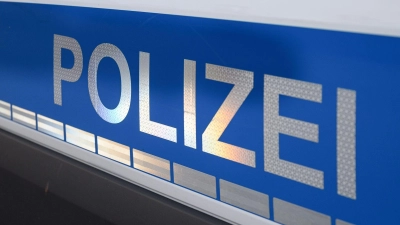 Eine Zeugin lieferte der Polizei wichtige Angaben zu dem Sturz des Radfahrers in Wilburgstetten. (Symbolbild: Daniel Vogl/dpa)