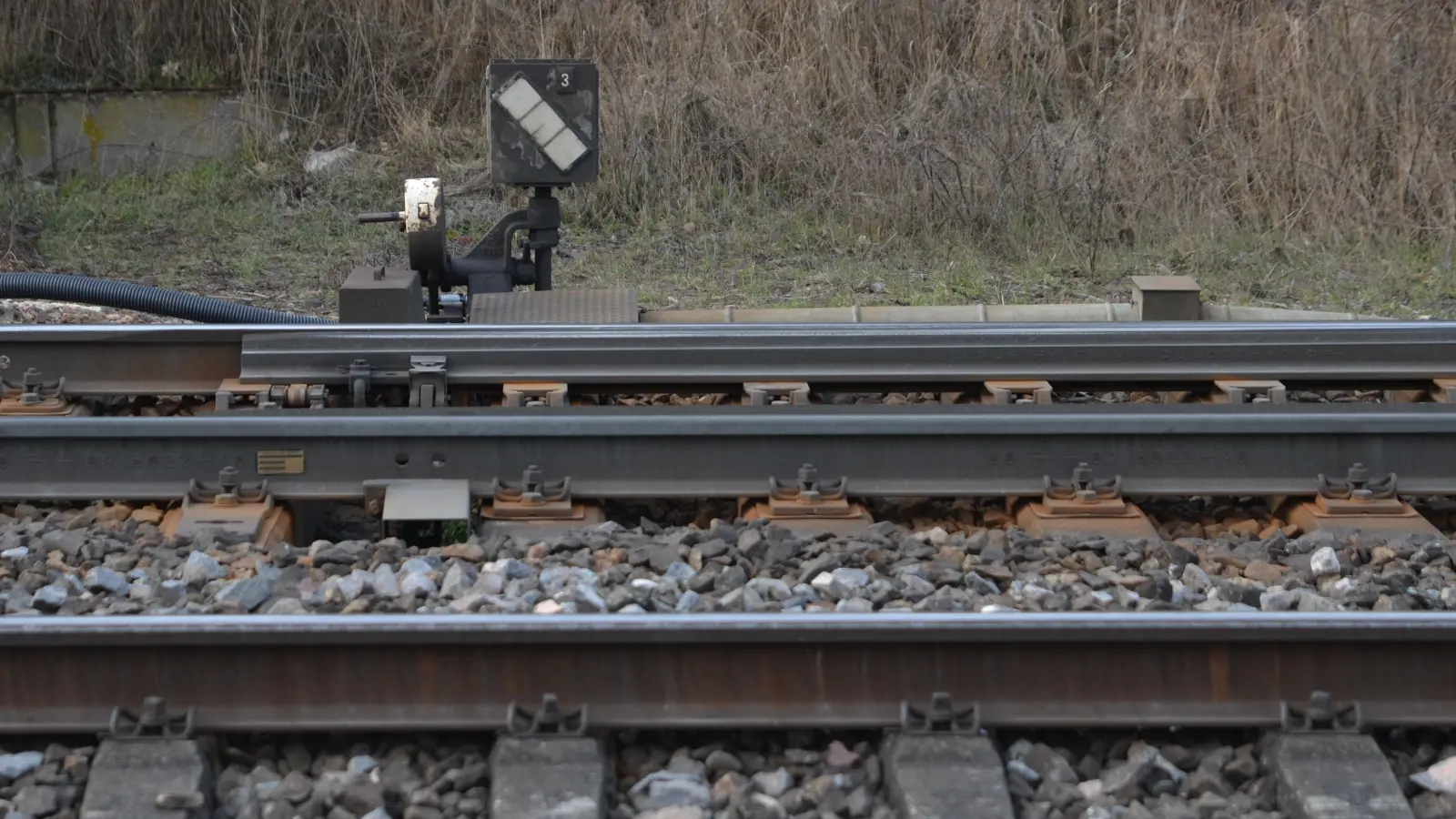 Im Bahnhof Uffenheim blockiert eine defekte Weiche in eine Richtung die Zufahrt zu den Bahnsteigen. (Symbolbild: Johannes Hirschlach)