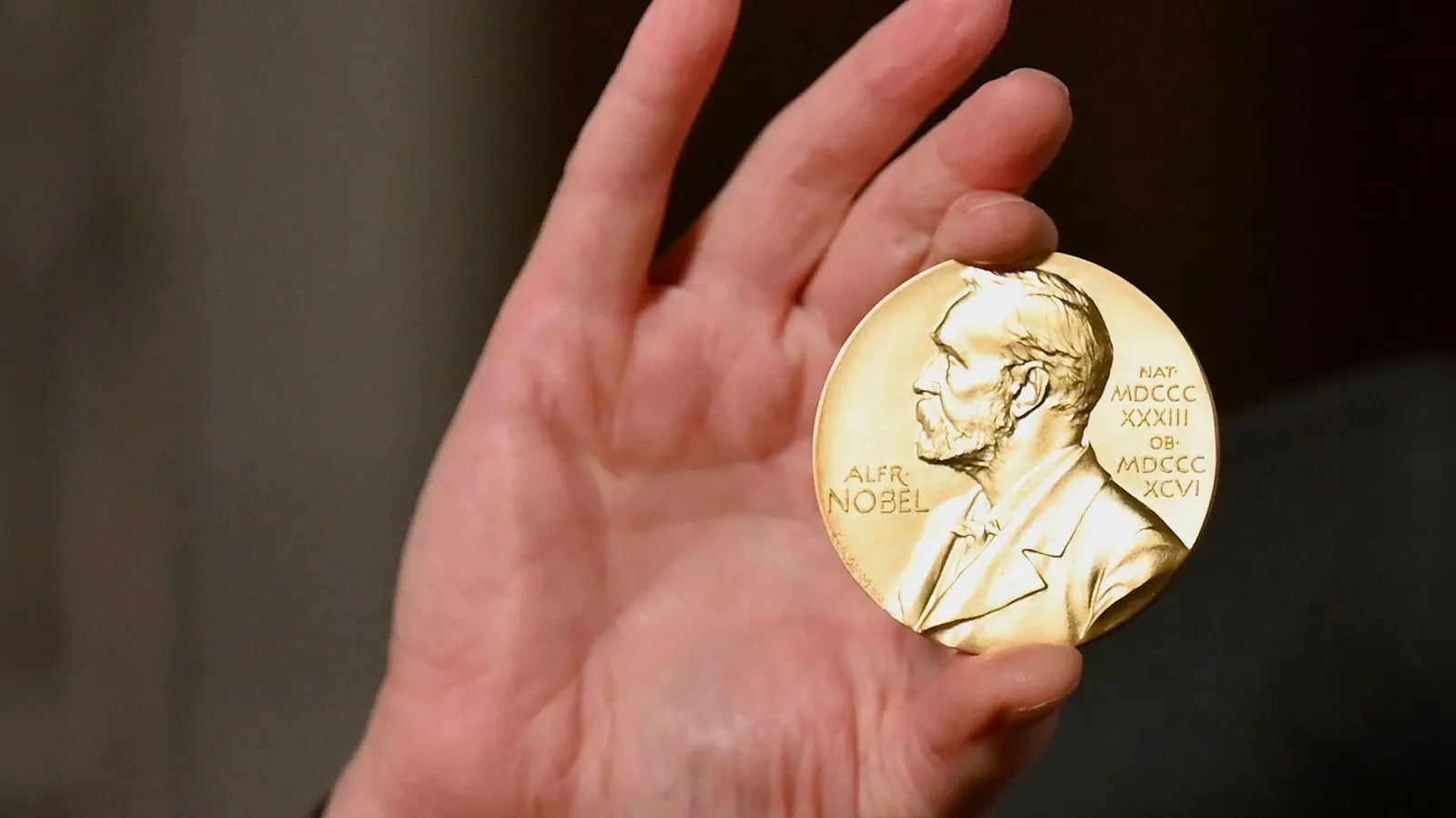 Nobelpreise können eine komplizierte Angelegenheit sein. (Illustration) (Foto: Angela Weiss/Pool AP/dpa)