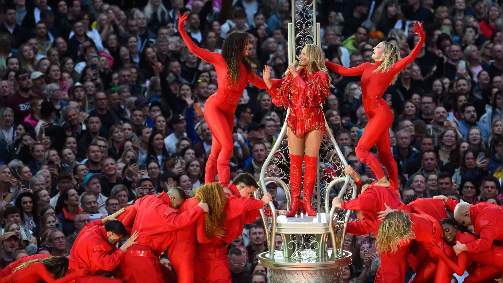 Auch in Amsterdam sollte Helene Fischer vor Zehntausenden Fans auftreten – keine zwei Wochen vor dem Konzert wurde der Ort nun aber verlegt. (Archivbild) (Foto: Robert Michael/dpa)