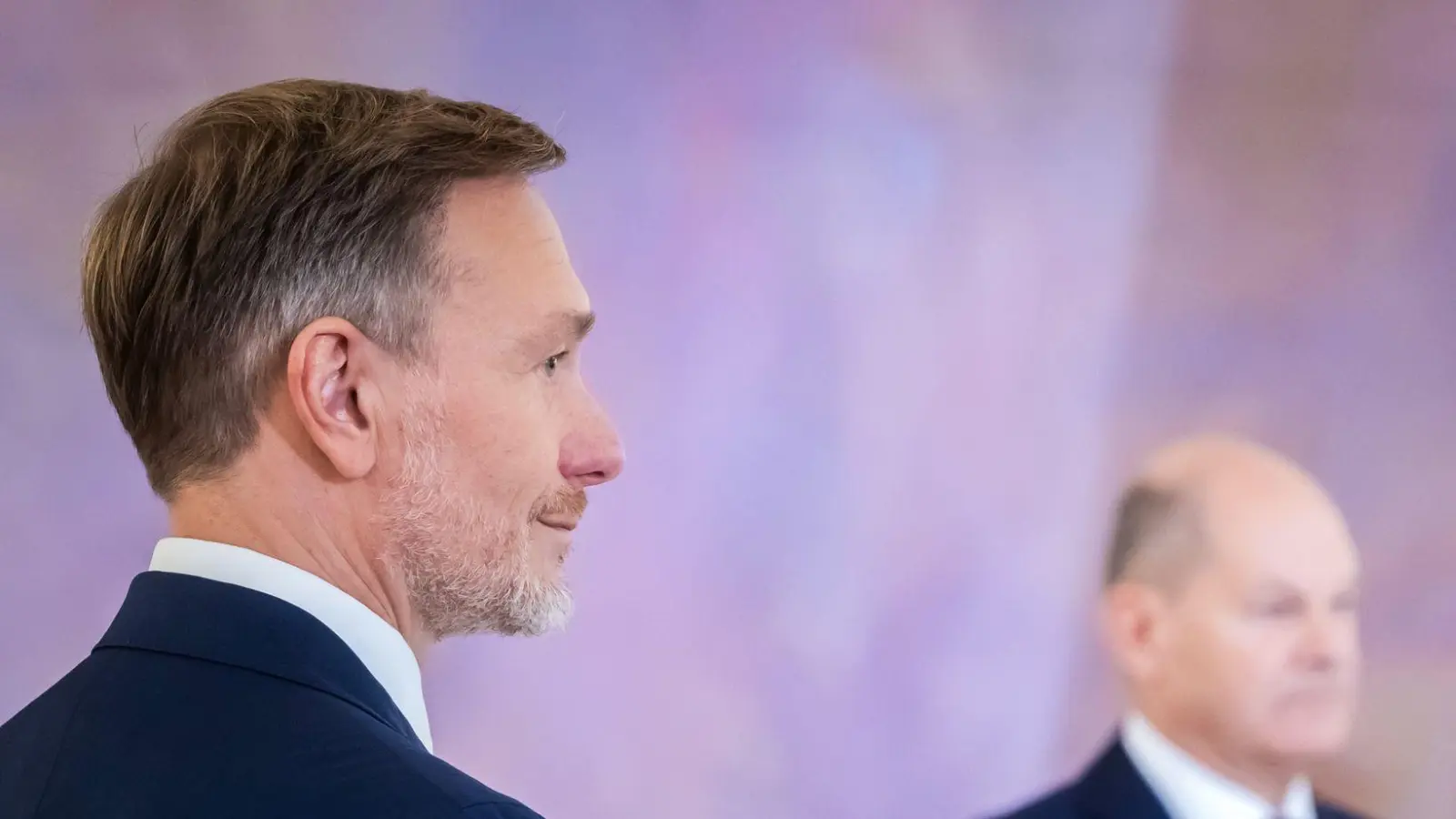 Ex-Finanzminister Lindner warf Kanzler Scholz eine „Entlassungsinszenierung“ vor - und steht nun selbst in der Kritik. (Archivbild) (Foto: Christoph Soeder/dpa)