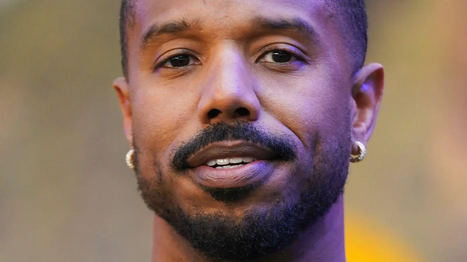 Michael B. Jordan sagt, er sei stolz darauf, in Therapie gegangen zu sein. (Archivbild) (Foto: Alberto Pezzali/Invision/dpa)