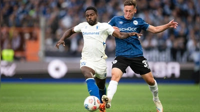 Lieferten sich eine umkämpfte Partie: Arminia Bielefeld und der 1. FC Magdeburg. (Foto: Marius Becker/dpa)