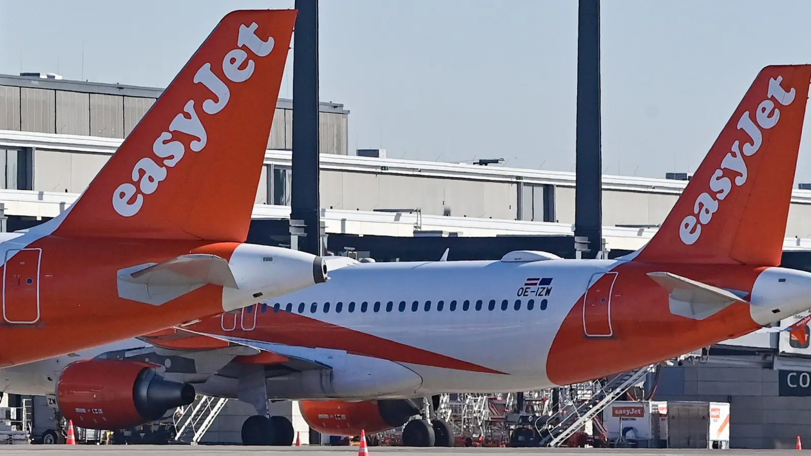 Die britische Fluggesellschaft muss mehrere Flüge streichen. (Foto: Patrick Pleul/dpa-Zentralbild/dpa)
