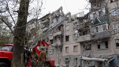 Bei einem russischen Angriff in Slowjansk gibt es mehrere Tote und Verletzte. (Foto: Roman Chop/AP/dpa)