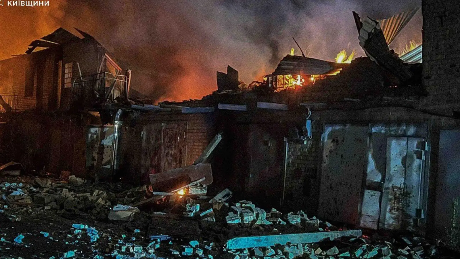 Die Behörden melden viele Verletzte und Schäden nach den neuen russischen Angriffen. (Foto: Uncredited/Ukrainian Emergency Service/AP/dpa)