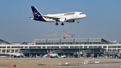 Eine Lufthansa-Maschine musste in Stuttgart zwischenlanden. (Archivbild) (Foto: Bernd Weißbrod/dpa)