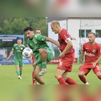 Tarkan Ücüncü (am Ball) trägt wieder das Trikot der SpVgg Ansbach.  (Foto: Martin Rügner)