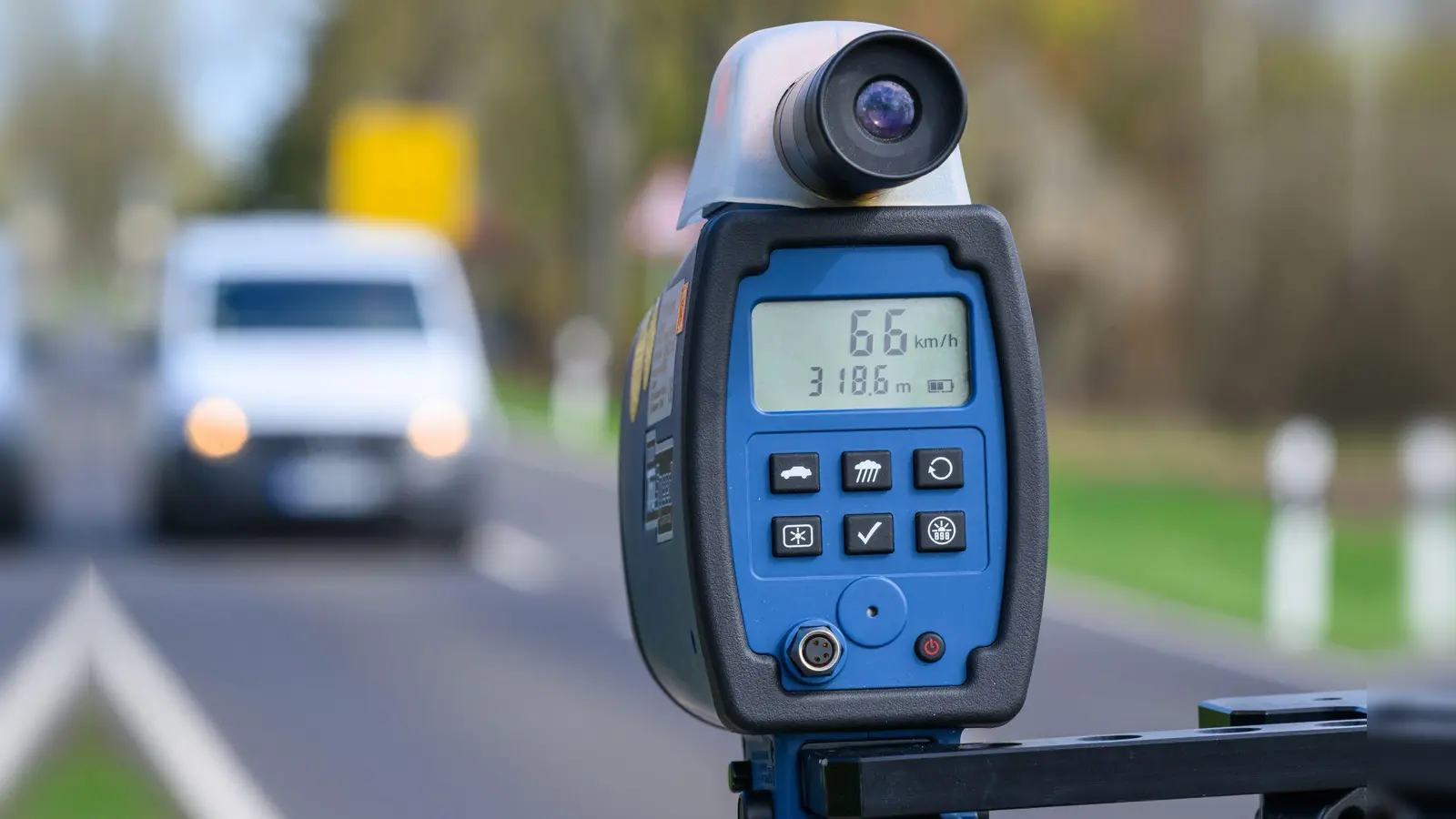 Einwöchiger Blitzermarathon: Im Rahmen der „Speedweek“ werden vermehrt Geschwindigkeitskontrollen durchgeführt. (Foto: Patrick Pleul/dpa/dpa-tmn)