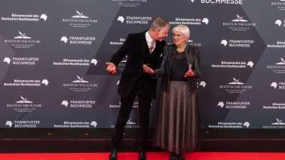 Kulturstaatsministerin Claudia Roth ist mit ihrem italienischen Kollegen zur Buchmesse nach Frankfurt gekommen (Foto aktuell). (Foto: Helmut Fricke/dpa)