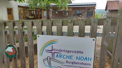 Kinder ab drei Jahren können die Streuobst-Außengruppe der Kita Arche Noah in Burgbernheim besuchen. Sie sollen die Natur dadurch noch besser kennen lernen. (Foto: Katrin Merklein)