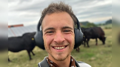 Christian Dänzer ist in der Landwirtschaft aufgewachsen. Er wird den Mutterkuh-Betrieb seiner Eltern übernehmen. (Selfie: Christian Dänzer)