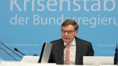 Außenminister Johann Wadephul (CDU) hatte am Montag nach einer Sitzung des Krisenstabes der Bundesregierung Charterflüge zur Rückholung von besonders verletzlichen Menschen unter den in Nahost gestrandeten Deutschen angekündigt. (Archivbild) (Foto: Axel Schmidt/Reuters Pool/dpa)