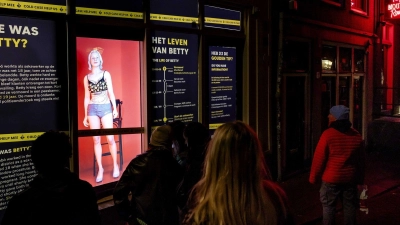  Die Amsterdamer Polizei hofft, mit Hilfe des Hologramms den 15 Jahre alten Mord an der damals 19-jährigen Szabo aufzuklären. (Foto: Robin Van Lonkhuijsen/ANP/dpa)