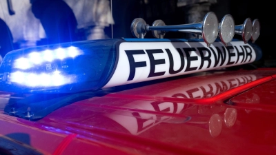Ein brennender Laster hat in Oberfranken für lange Staus gesorgt. (Symbolbild) (Foto: Sven Hoppe/dpa)