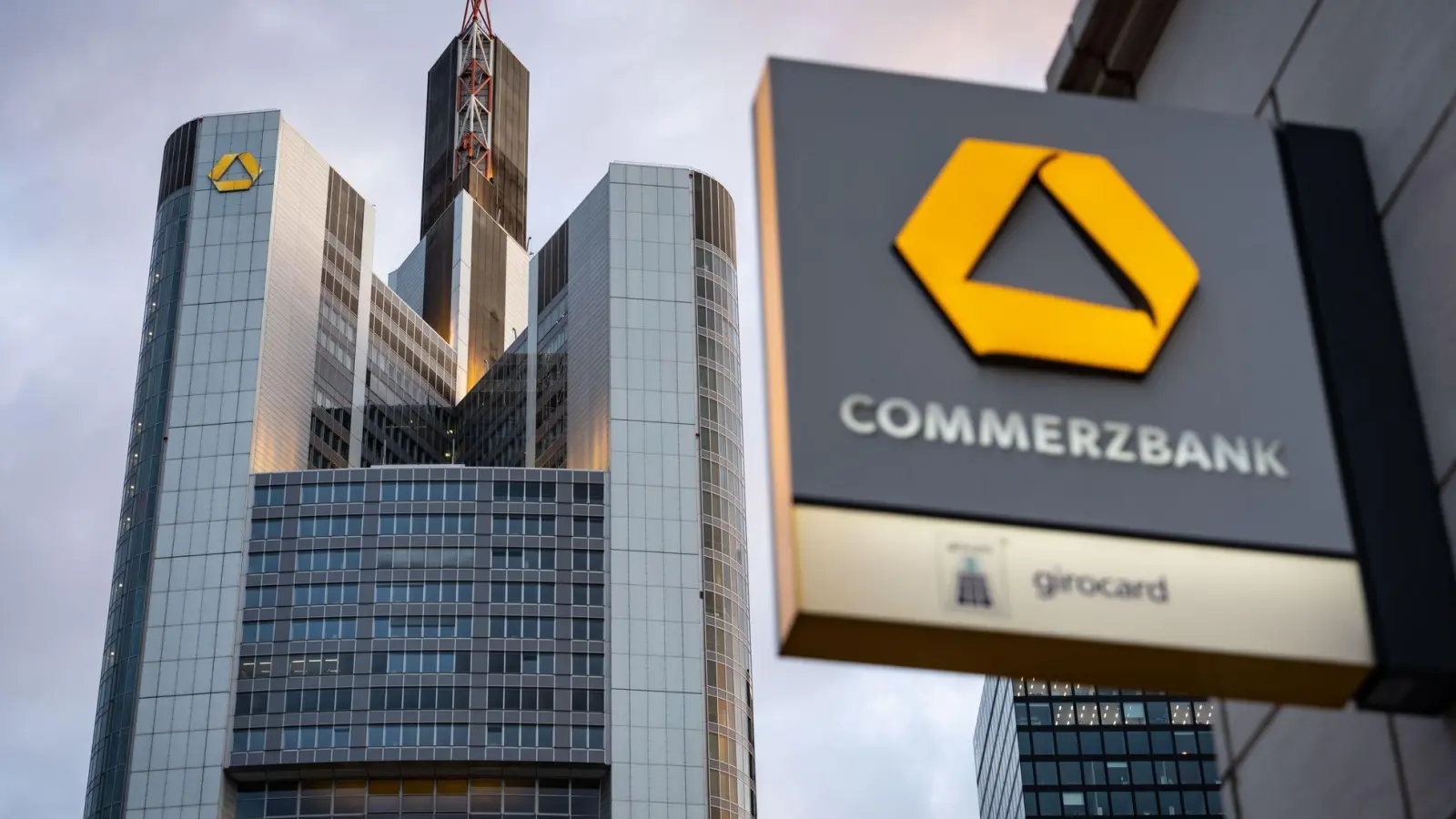 Vom Milliardengewinn der Commerzbank 2025 sollen die Aktionärinnen und Aktionäre des Dax-Konzerns profitieren - zu einem großen Teil also auch die Unicredit. (Archivbild) (Foto: Frank Rumpenhorst/dpa)