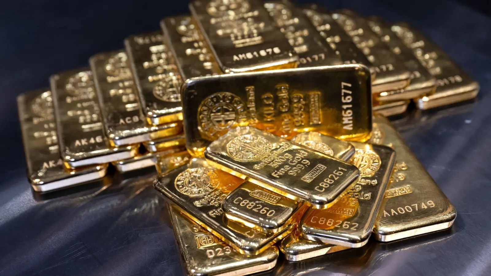 Gold gilt bei vielen Investoren als sicherer Hafen in politisch unsicheren Zeiten. (Symbolbild) (Foto: Sven Hoppe/dpa)