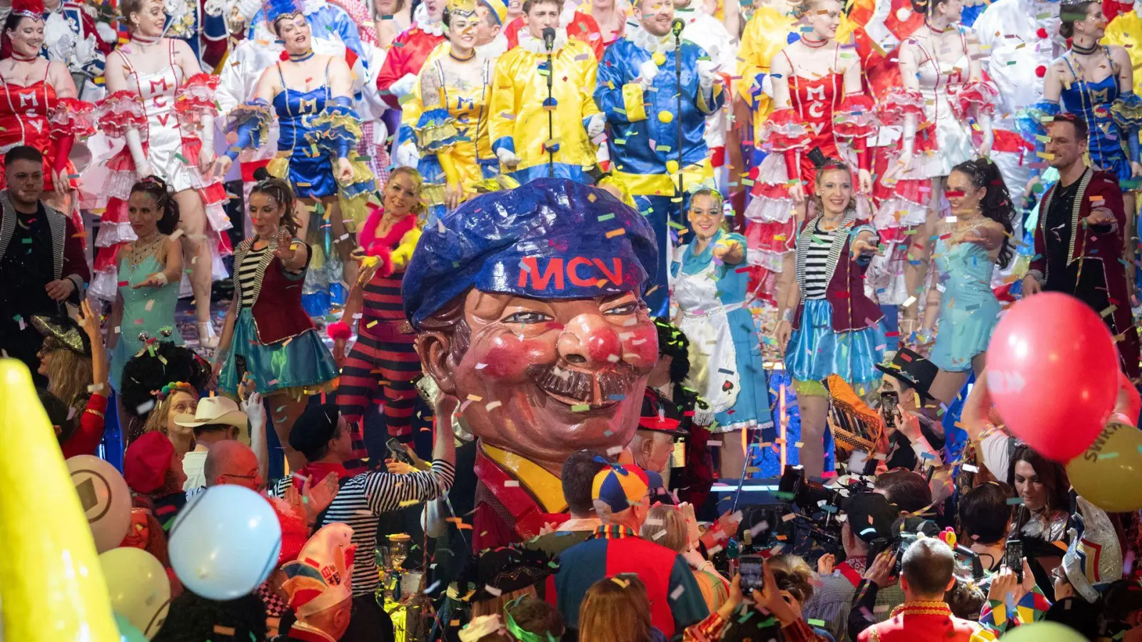 Kunterbunt, bissig, witzig, frech: Die Mainzer TV-Fastnacht. (Foto: Boris Roessler/dpa)