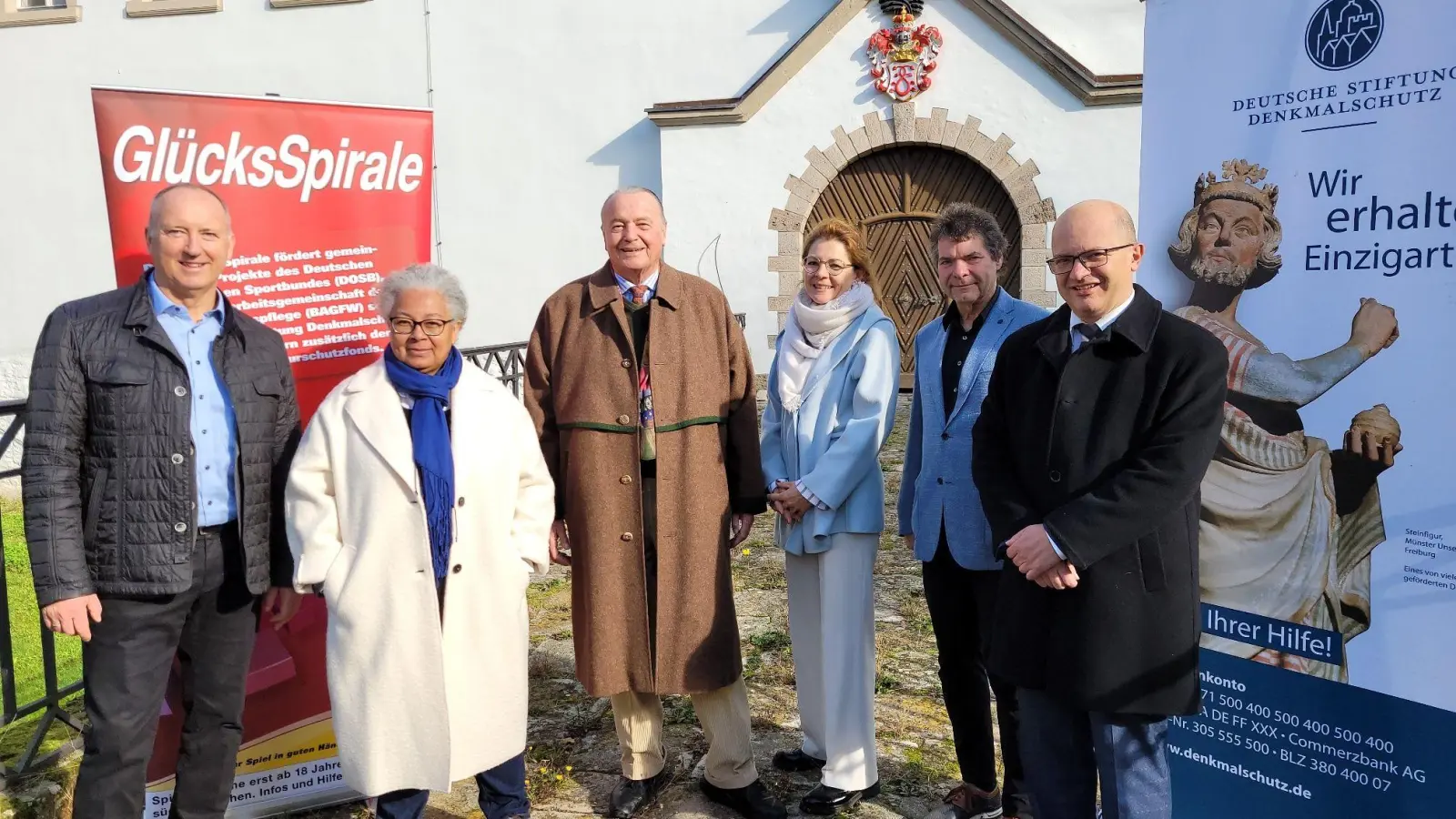 Ihr Herz schlägt für denkmalgeschützte Gebäude (von links): Friedrich Müller, Marisia Conn, Freiherr Christoph von Seckendorff, Iris von Künßberg-Schmidt, Uwe Frank und Reiner Hufnagel. (Foto: Nina Daebel)