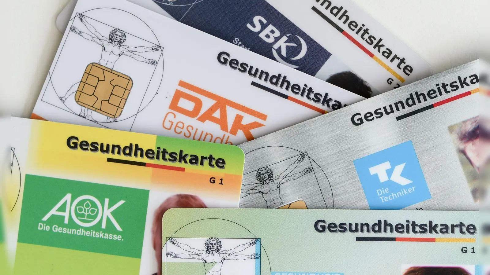 Viele bekommen zurzeit Post von ihrer Krankenkasse mit Informationen zur elektronischen Patientenakte. (Symbolbild) (Foto: Jens Kalaene/dpa)