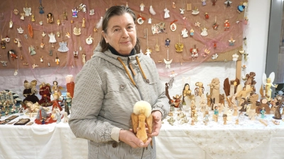 Wo immer Maria Henninger unterwegs ist, hält sie Ausschau nach neuen Engeln für ihre Sammlung. (Foto: Andrea Walke)