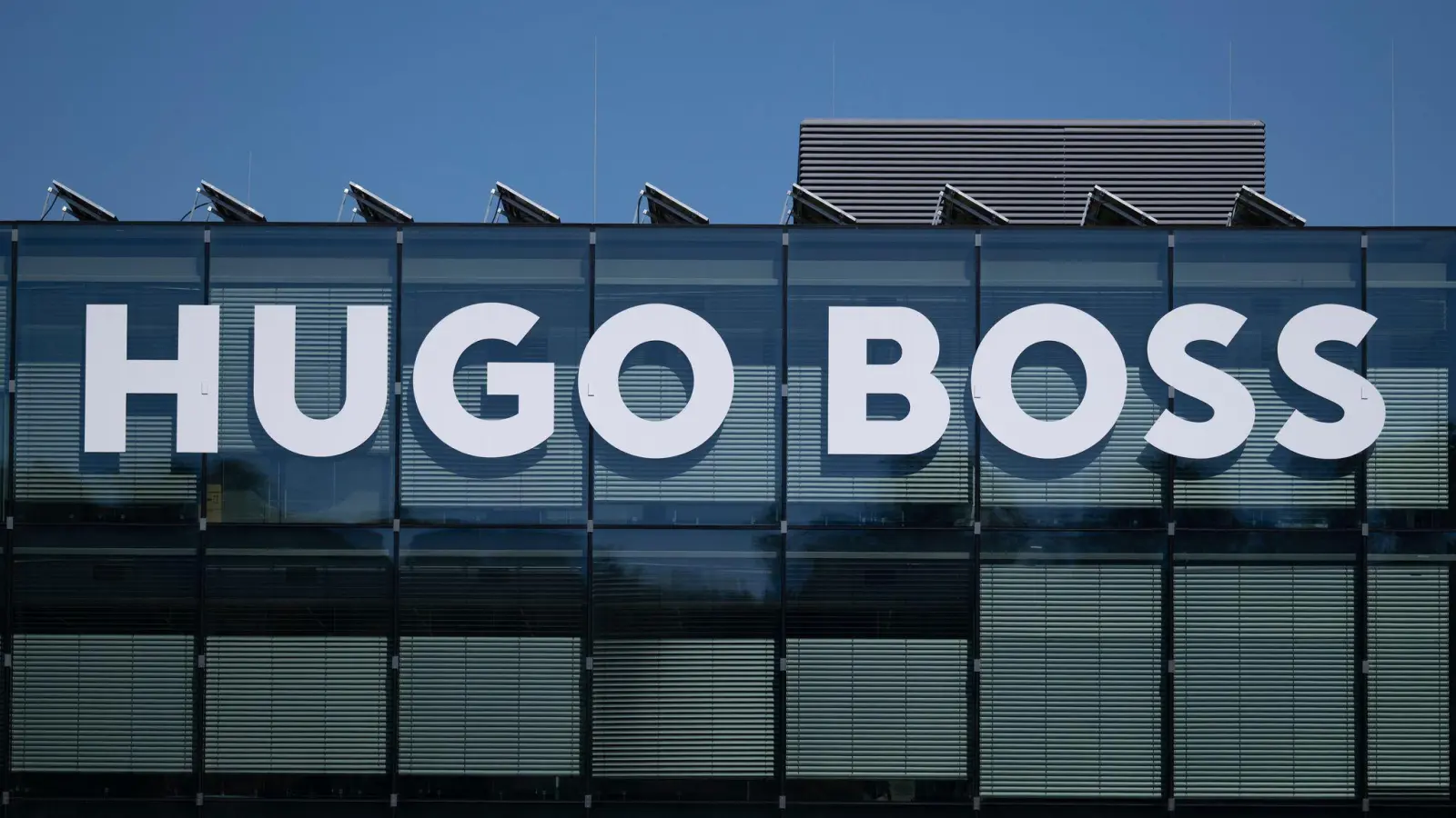 Die britische Frasers Group versucht seit Mitte Juni, das Ruder bei Hugo Boss zu übernehmen. (Archivbild) (Foto: Marijan Murat/dpa)
