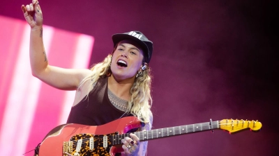 Probleme mit der Stimme: Tash Sultana verschiebt Tour (Archivbild) (Foto: Christoph Schmidt/dpa)