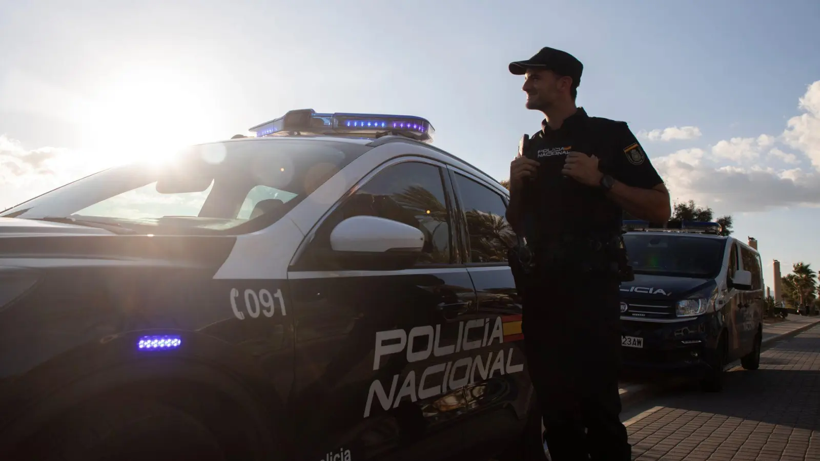 Die spanische Polizei hat eine internationale operierende Bande zerschlagen, die von Spanien aus synthetische Drogen nach Nordafrika schmuggelte und von dort auf der Rückfahrt Migranten nach Spanien brachte. (Foto: Clara Margais/dpa)