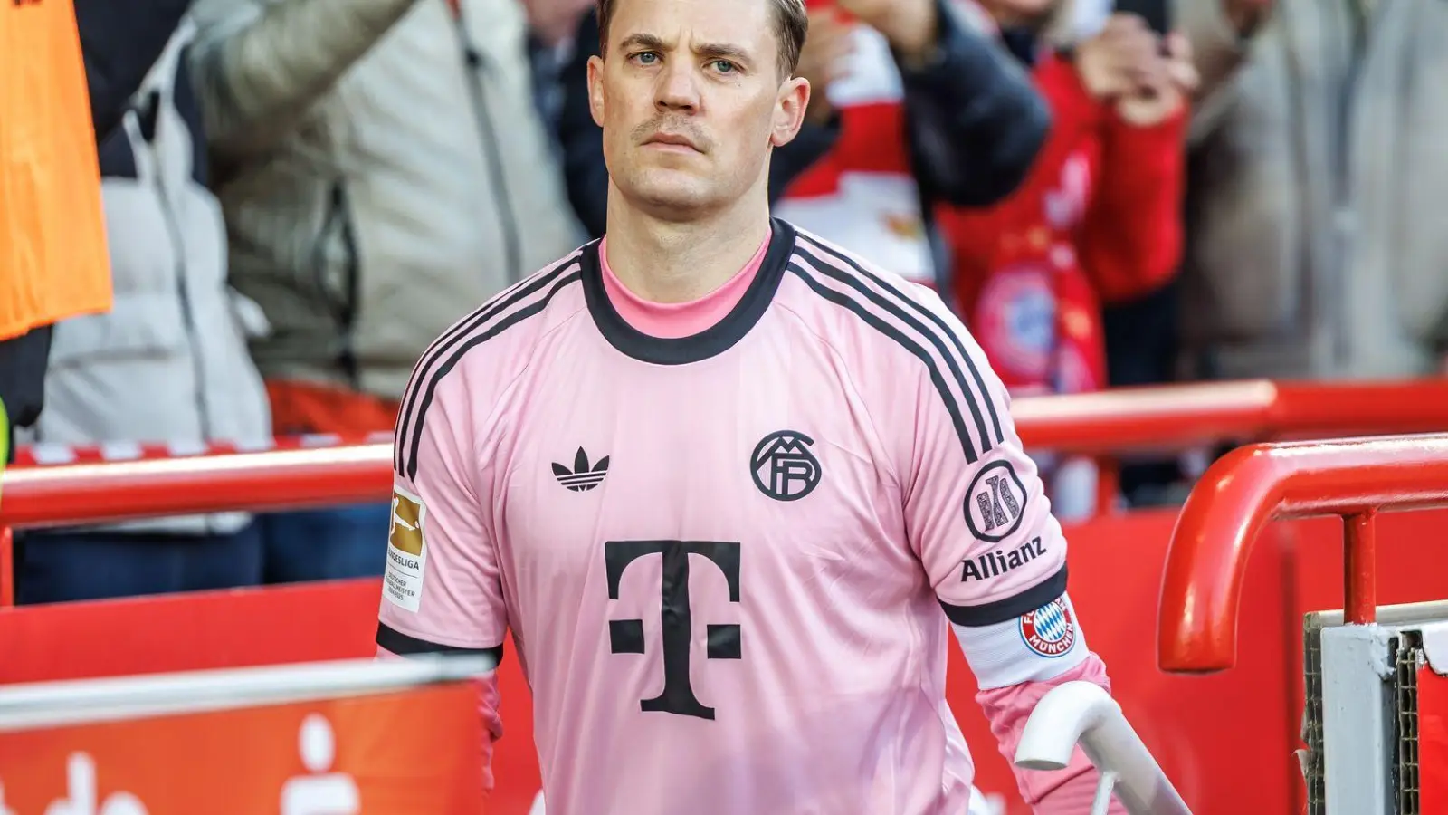 Ist Manuel Neuer beim Heimspiel gegen Freiburg fit? (Foto: Andreas Gora/dpa)