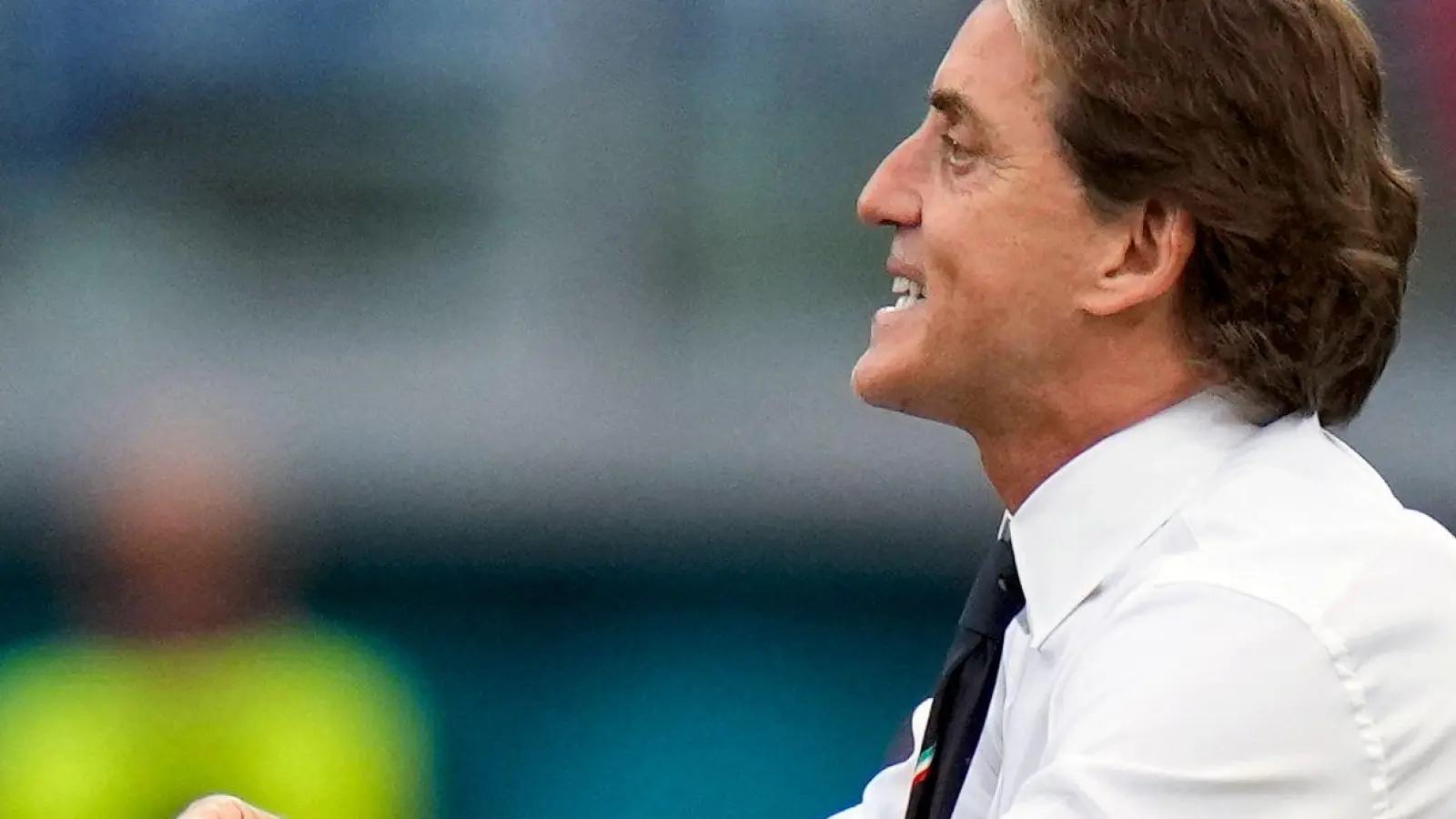 Italiens Trainer Roberto Mancini gibt Anweisungen. (Foto: Alessandra Tarantino/AP Pool/dpa)