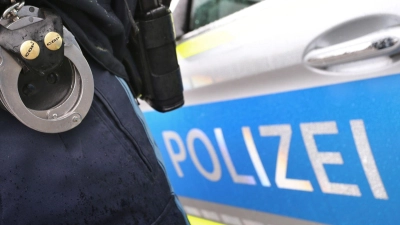 Ein DNA-Treffer bringt die Polizei auf die Spuren eines dringend Tatverdächtigen. (Symbolbild) (Foto: Karl-Josef Hildenbrand/dpa)