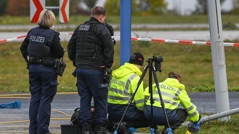 Die Polizei ermittelt nach einem erneuten Sicherheitsvorfall am Flughafen Leipzig/Halle. (Foto: Heiko Rebsch/dpa)