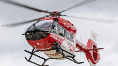Eini Rettungshubschrauber rückte kurz nach dem Unfall aus. (Symbolbild) (Foto: Daniel Karmann/dpa)