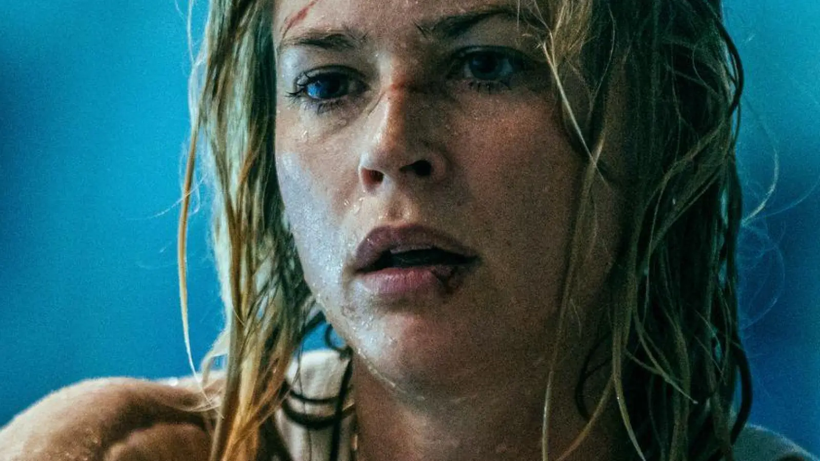 Gibt in „Exterritorial“ alles: Jeanne Goursaud spielt die Ex-Elitesoldatin Sara Wulf, die um ihren Sohn kämpft. (Foto: Netflix) (Foto: Sasha Ostrov /netflix/dpa)