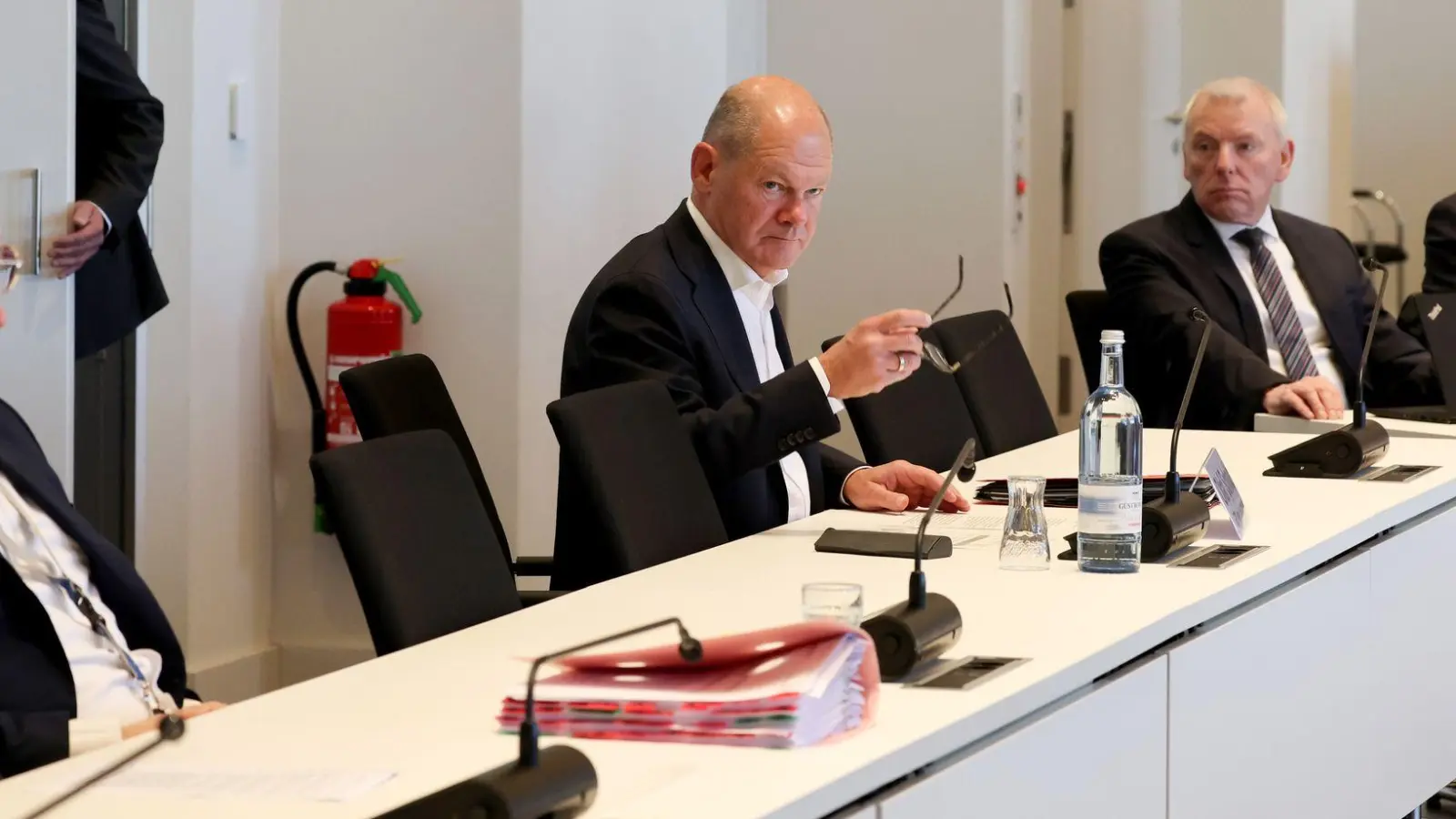 Ex-Bundeskanzler Olaf Scholz (SPD) hat sich nach eigenen Worten schon frühzeitig für LNG-Terminals an der deutschen Küste stark gemacht. (Foto: Bernd Wüstneck/dpa)