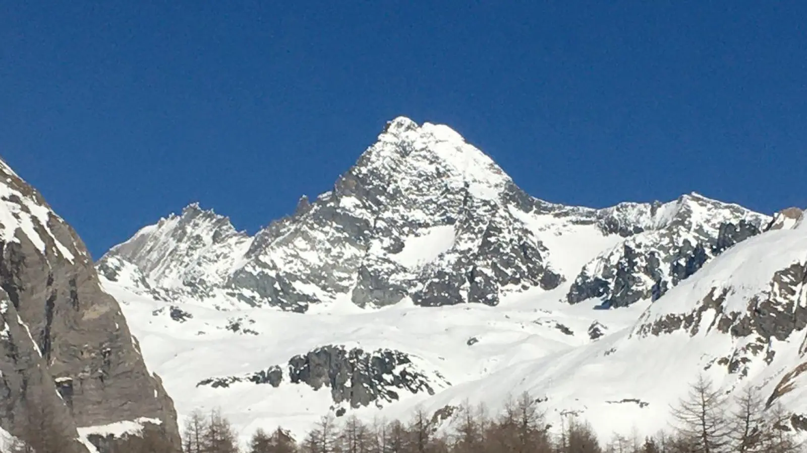 Die Frau erfror knapp unterhalb des Gipfels. (Archivbild) (Foto: Joachim Hauck/dpa)