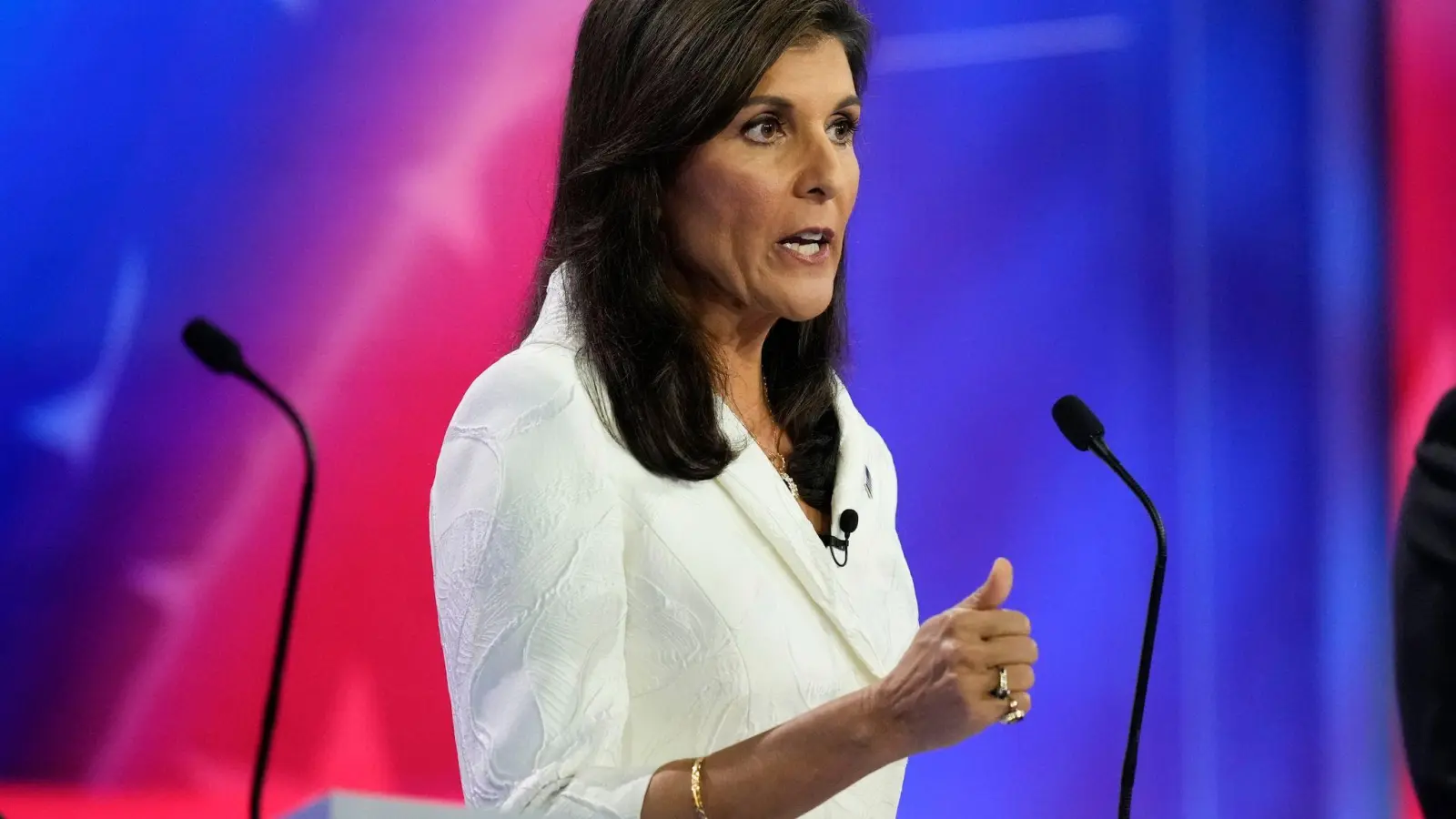 Nikki Haley, ehemalige UN-Botschafterin der USA, musste während der republikanischen Vorwahldebatte viele Attacken einstecken. (Foto: Rebecca Blackwell/AP)
